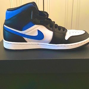 Jordan 1: White, black, and blue size 8 ½